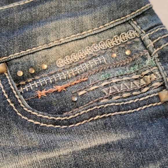 Ariya Jeans 7/8 With Designer Embroidery Pockets - Picture 11 of 16